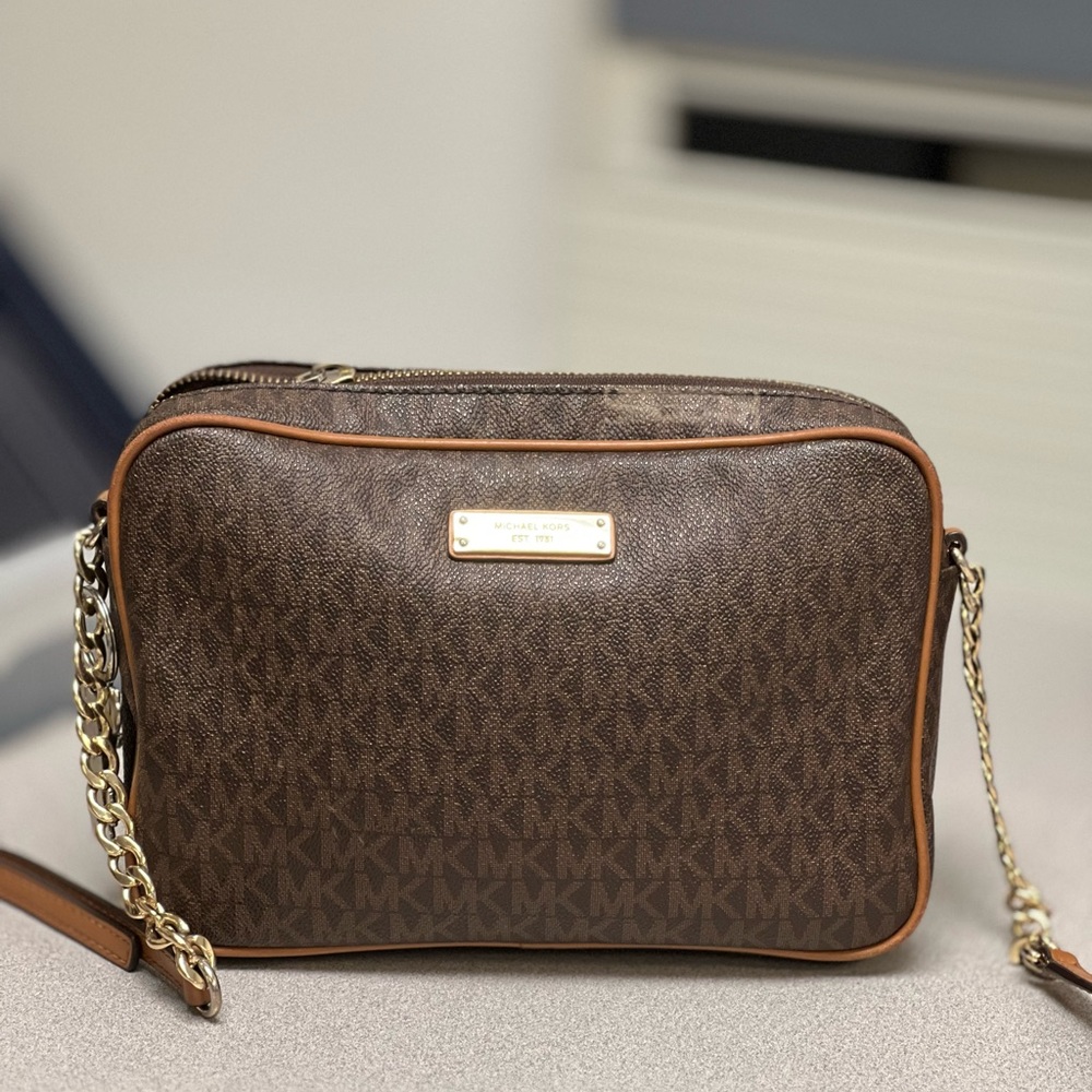 Micheal Kors Jet set Medium crossbody